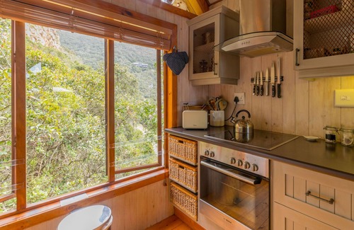 Victoria Bay House | Ballots Bay Treehouse