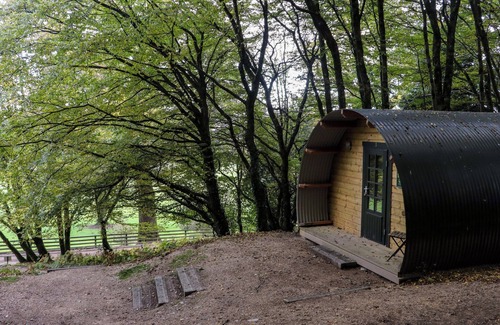 Barranisky Cottage | BALLYBEG POD 1, romantic, with hot tub in Tinahely, County Wicklow