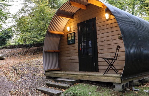 Barranisky Cottage | BALLYBEG POD 1, romantic, with hot tub in Tinahely, County Wicklow