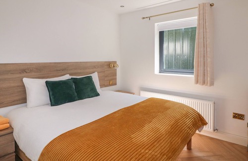 Black Bull Cottage | BALLYMAGILLEN APARTMENT, pet friendly, with a garden in Dunboyne