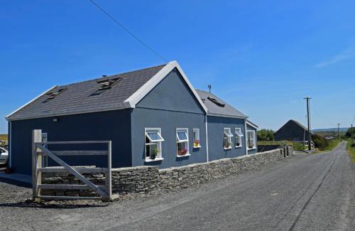 Liscannor Bed & Breakfast | BallyV House: Private King Room with en-suite bathroom, breakfast, near Cliffs of Moher