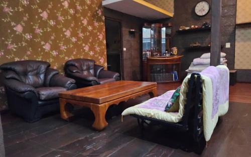 Mae On House | Balmy Hideout Cafe & Homestay