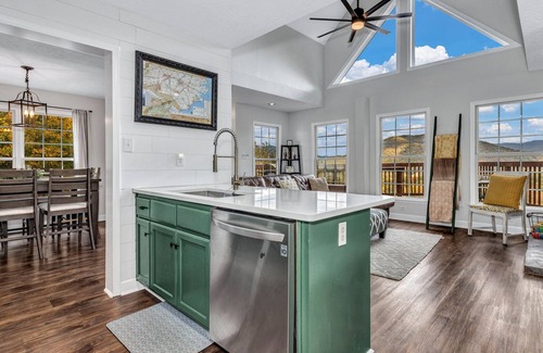 Sylva House | Balsam Haven I Mountain View I Fireplace Home in Great Location