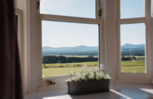 Grantown-on-Spey Cottage | Balvattan Farmhouse - a lodge that sleeps 10 guests in 5 bedrooms