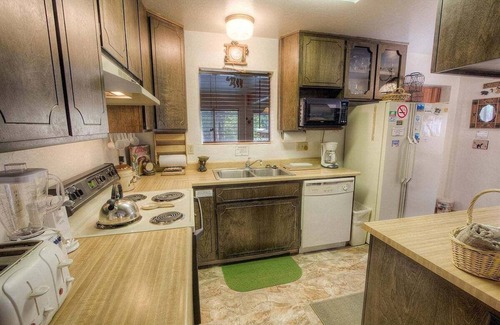 Y Area House | Bambi's Buck House - Moderately Priced w/Pool Table, BBQ, FP. Walk to Restaurants (CYH1201)