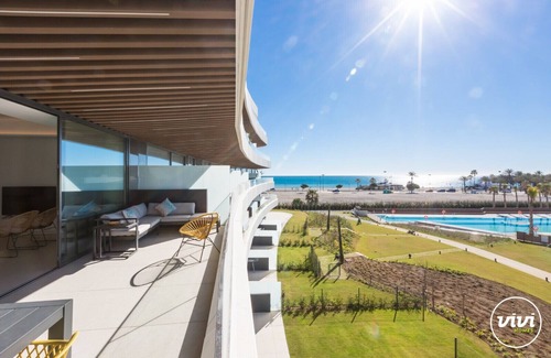 Torremolinos Apartment | Bambu - Beachfront | Pool