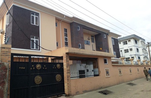 Ajeromi-Ifelodun Hotel | Bana Hotel & Suites
