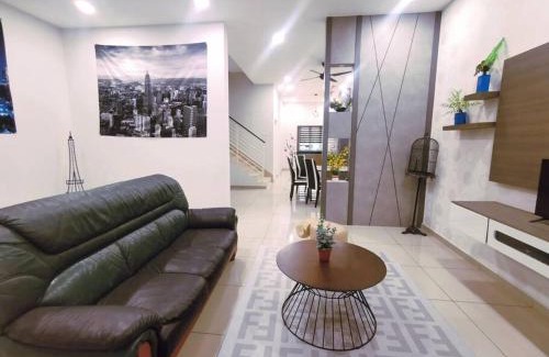 Ipoh House | Bandar Seri botani Ipoh luxury paris/17 pax/mahjong