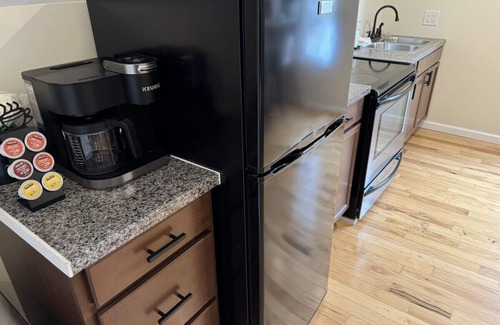 New London Apartment | Bank St Loft - Pfizer/GD/Wi-Fi/Parking/Dining/AC