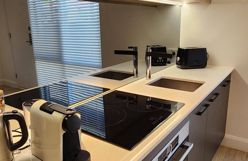 Semaphore Apartment | Bank Teller 1 Bedroom ApartmentnClose to Semaphore beach