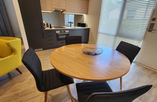 Semaphore Apartment | Bank Teller 1 Bedroom ApartmentnClose to Semaphore beach