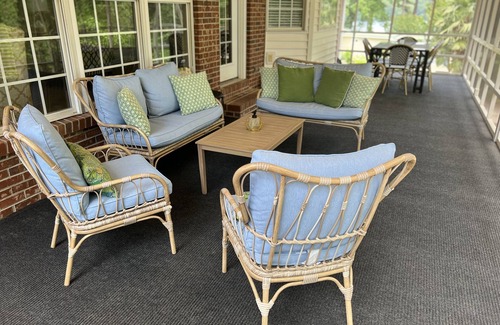 Anderson House | Bannister Cottage – Lakefront Getaway w/Dock, Porch & Views, 20 mins to Clemson