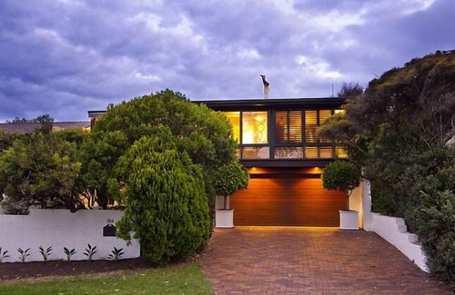 Mollymook Beach House | BANNISTER COVE MOLLYMOOK - Art House - spa -