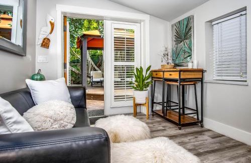 Midtown Apartment | Banyan Suite