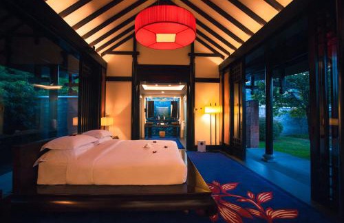 Shuhe Old Town Resort | Banyan Tree Lijiang