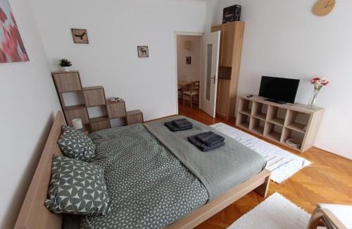 Kelenfold Apartment | Barátságos, csendes, napfényes lakás.