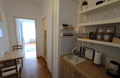 Kelenfold Apartment | Barátságos, csendes, napfényes lakás.