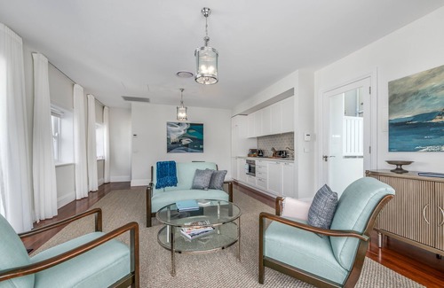 Bar Beach House | Bar Beach - unrivalled luxury apartment - beach views - 100m to sand