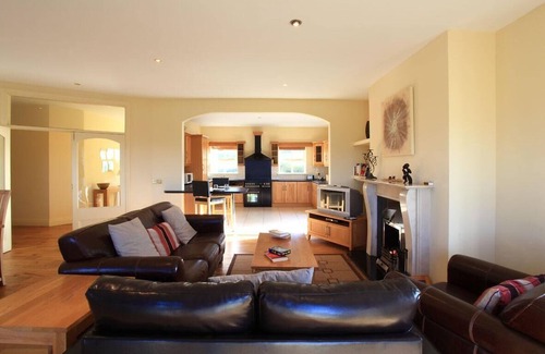 Dawros Cottage | Bar Cillatah - Close to Kenmare - Great Views over Kenmare Bay