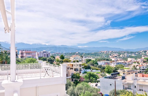 Makrys Tichos Apartment | Barbara's apartments with mountain and sea view (1)