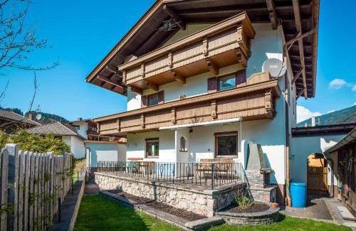 Zillertal Apartment | BARBARA`s Garden Stube - AlpenLuxus Collection