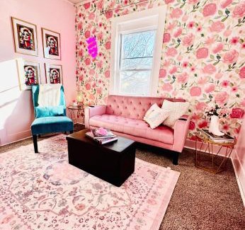 Russell House | Barbie-1bed1bathkitchdeckgrill-sleeps Up To 4