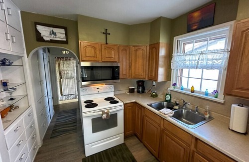 Central - Terry House | Barb’s Cozy Home with Office and Covered Parking!