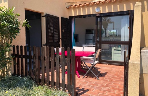 Leucate House | BARCARESA - WATERFRONT COTTAGE WITH SEA VIEW