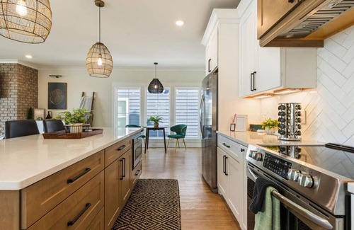 Winchester House | Barefoot Dreams w/Flat Lot, Pool, Paddleboards