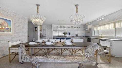 Safety Beach House | Barellen Beach House - Luxe Beach Front, Oceanview