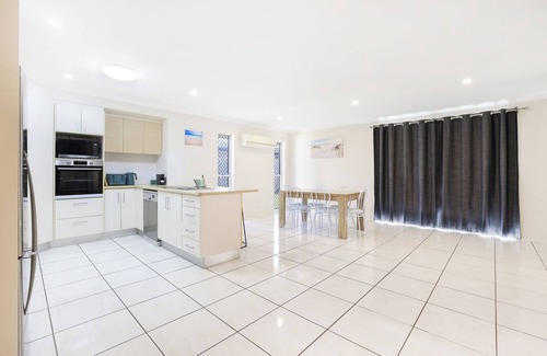 Bargara House | Bargara HavennWelcome to your personal oasis: Coastal calm blends with style.
