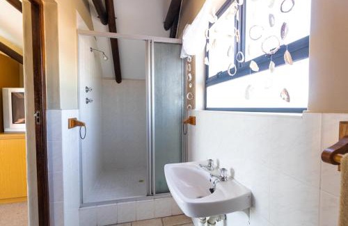 Jacobs Bay House | Barking Beach Cottage Jacobsbaai - Pet Friendly