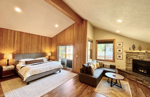 Government Camp Cabin | Barlow Pines Lodge - spacious cabin next to Ski Bowl with a Mt. Hood view
