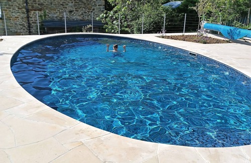 Eype House | Barn annex, 10 mins walk to the beach, swimming pool, great views and local pub