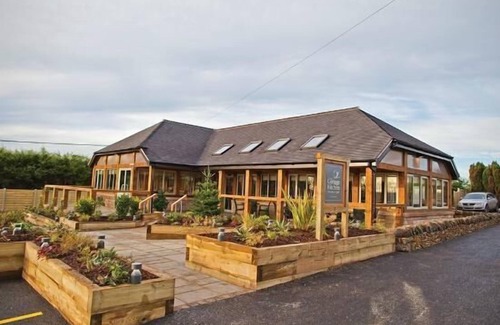 Winkhill House | Barn Conversion - Sleeps 4 - Pet friendly - Garden