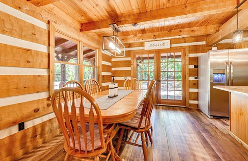 Sebring Cabin | Barn Hangout + Grill Station: Sebring Family Cabin