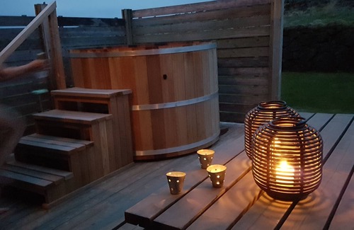 Stokkseyri House | Barn House by the shore in South Iceland - with hot tub