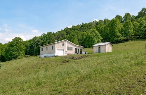 Waneta House | Barn-house on the hill ⭐️Berea⭐️McKee