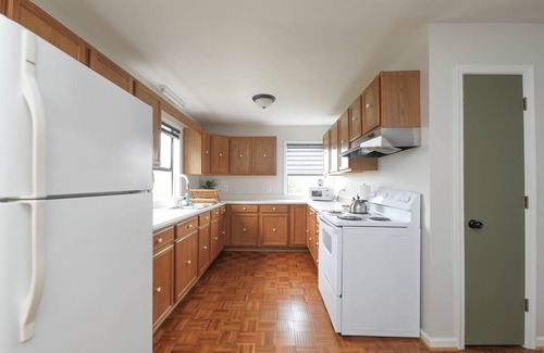 North Garden House | Barn Suite, Mountain Views & Hot tub, Pets OK!