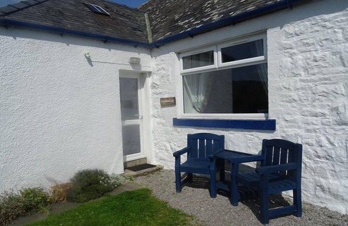 Sandyhills Cottage | Barnacle - a cottage that sleeps 4 guests in 2 bedrooms