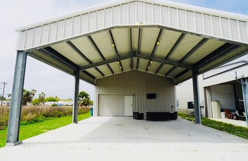 Port O Connor House | Barndominium 1 Block from Boat Dock - RV Hookup Available