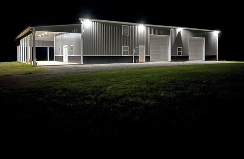Franklin Apartment | Barndominium in the country. Two acre fishing lake, large porch and Pickleball.