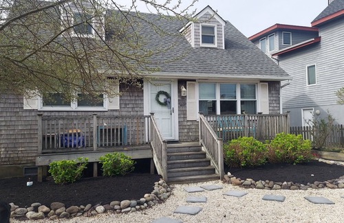 Beach Haven Cottage | Barnegat Light EASY walk to guarded ocean and bay beaches- 1st floor duplex
