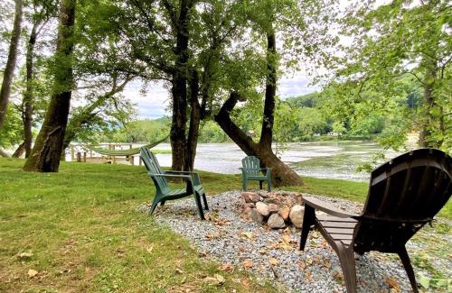 Luray House | Barney's Retreat- Rustic cabin on the river!