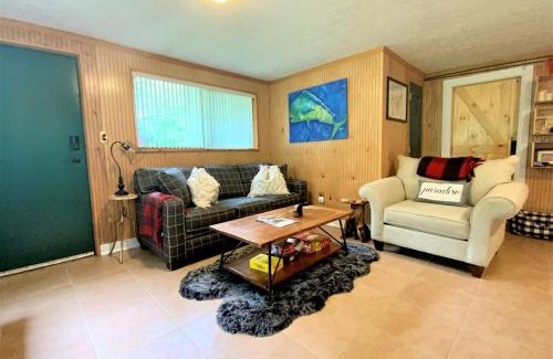 Luray House | Barney's Retreat- Rustic cabin on the river!