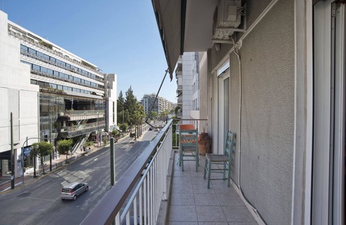 Piraeus Apartment | Baroness Apt Piraeus Ctr 3BR, 2BA, AC, Walk to sea