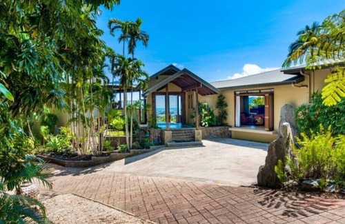 Lamb Range Villa | Barong, luxury Home overlooking Cairns. Privacy + search barongcairns.com
