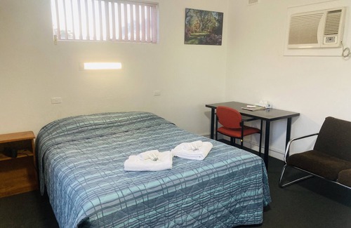 Nuriootpa Apartment | Barossa Valley It is notable as a major wine-producing region and tourist destination. The Barossa Valley Way is the main road through the valley, connecting the main towns on the valley floor of Nuriootpa, Tanunda, Rowland Flat and Lyndoch.
