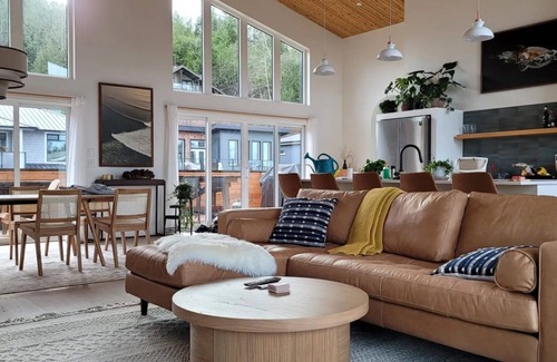 Tofino House | Barrel Sauna I Modern I Fire Pit I EV Charger