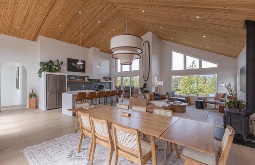 Tofino House | Barrel Sauna I Modern I Fire Pit I EV Charger